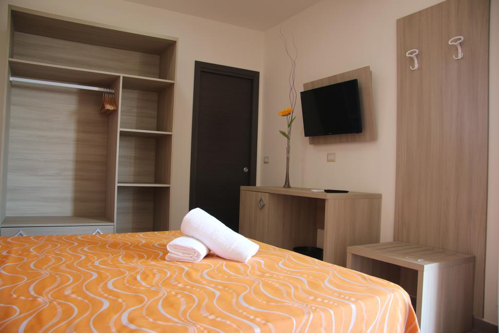 Hotel Chrismare 4*